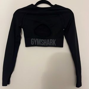 Gym shark long sleeve crop top with key hole backside. Size Small